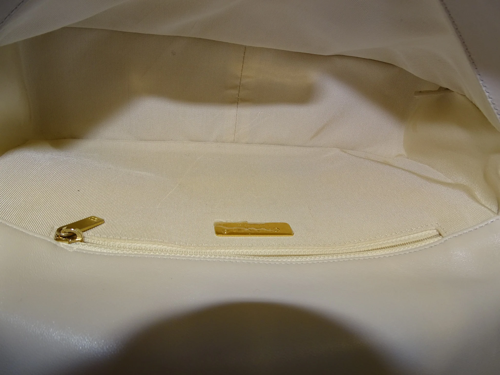 Chanel 19 Medium In Ivory Lambskin 2020 - Image 15