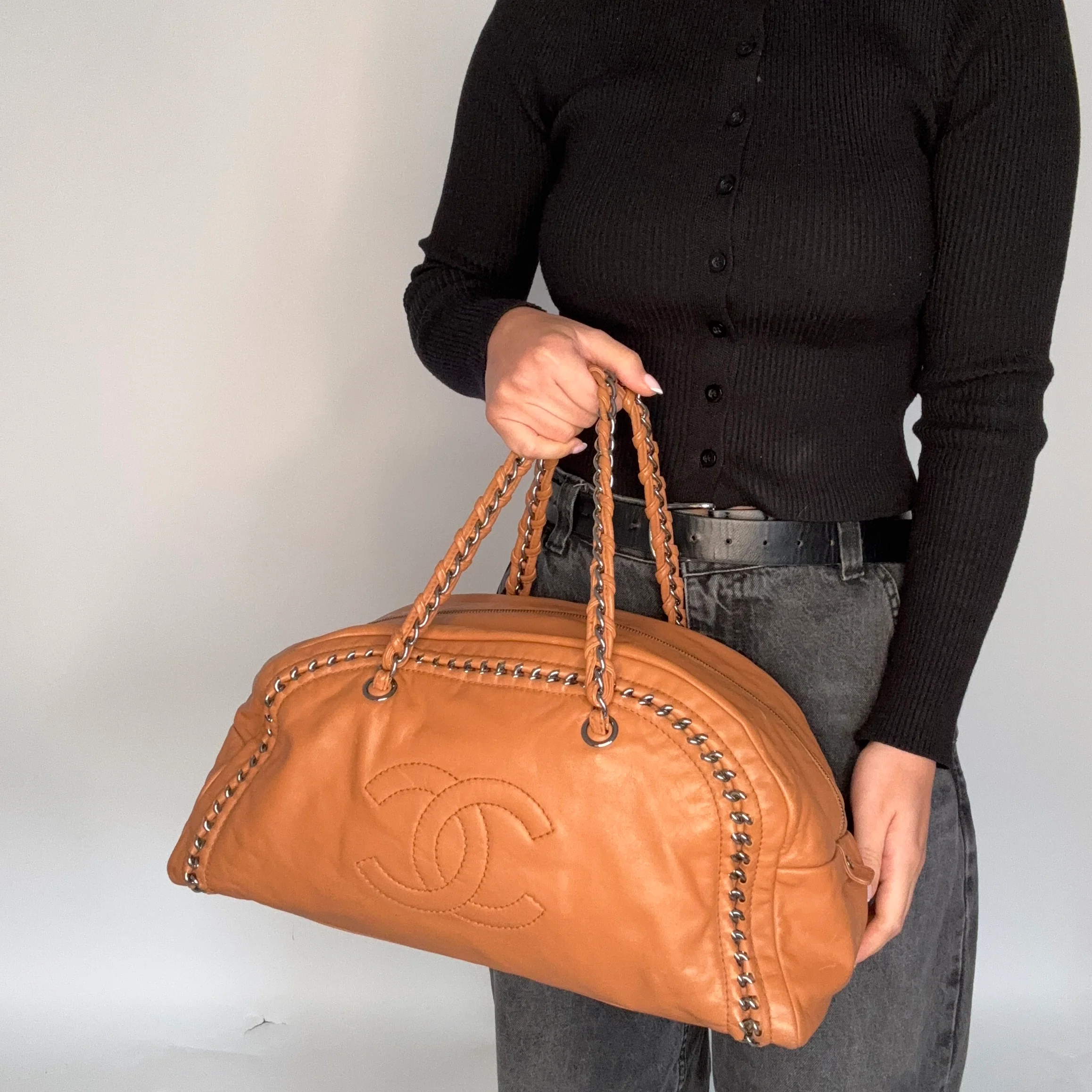 Chanel Luxe Ligne Bowling Bag Tan SHW 2005/06 - Image 2