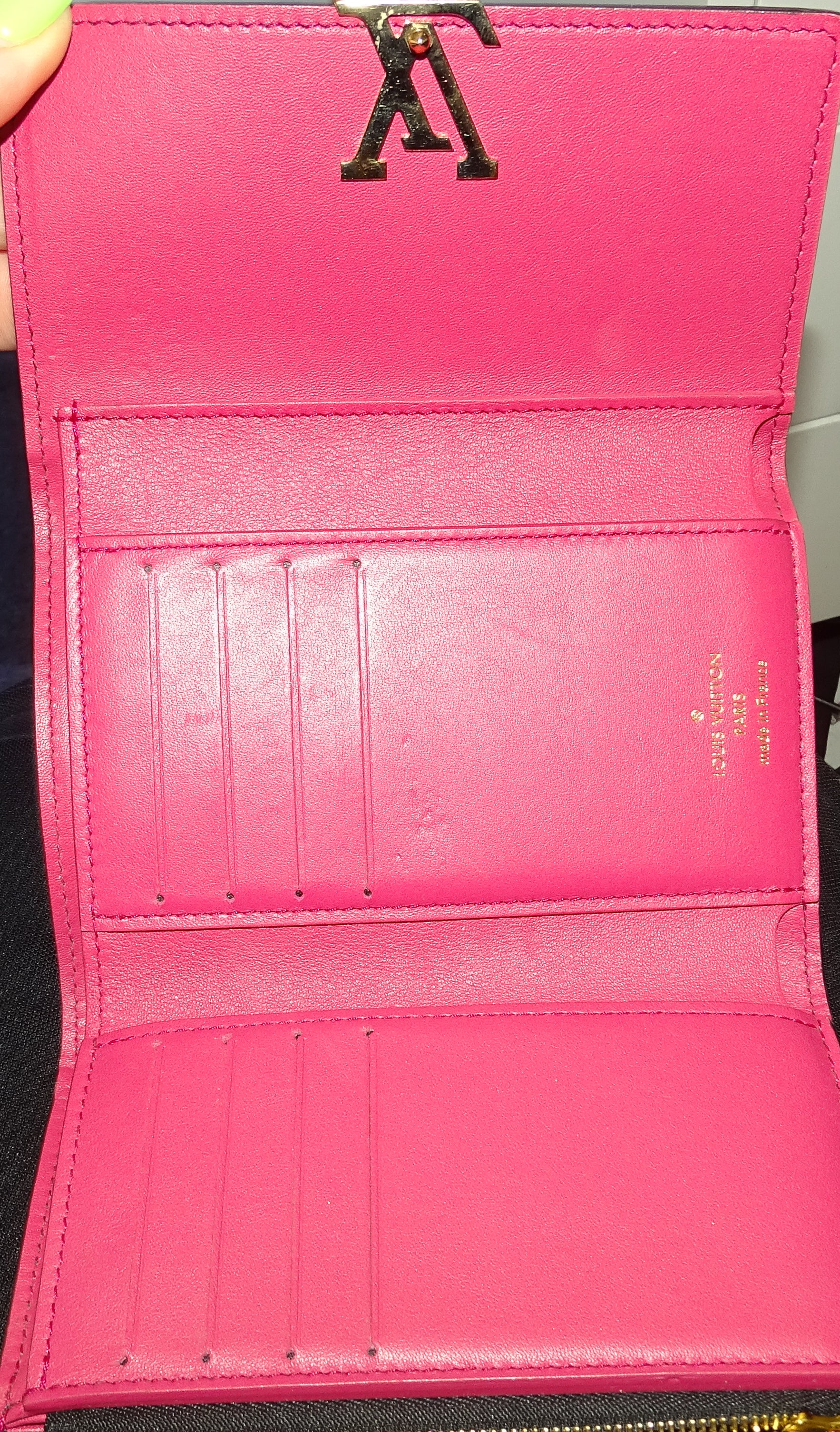 Louis Vuitton Capucines Wallet Black with Pink MI2178 - 2018 - Image 11