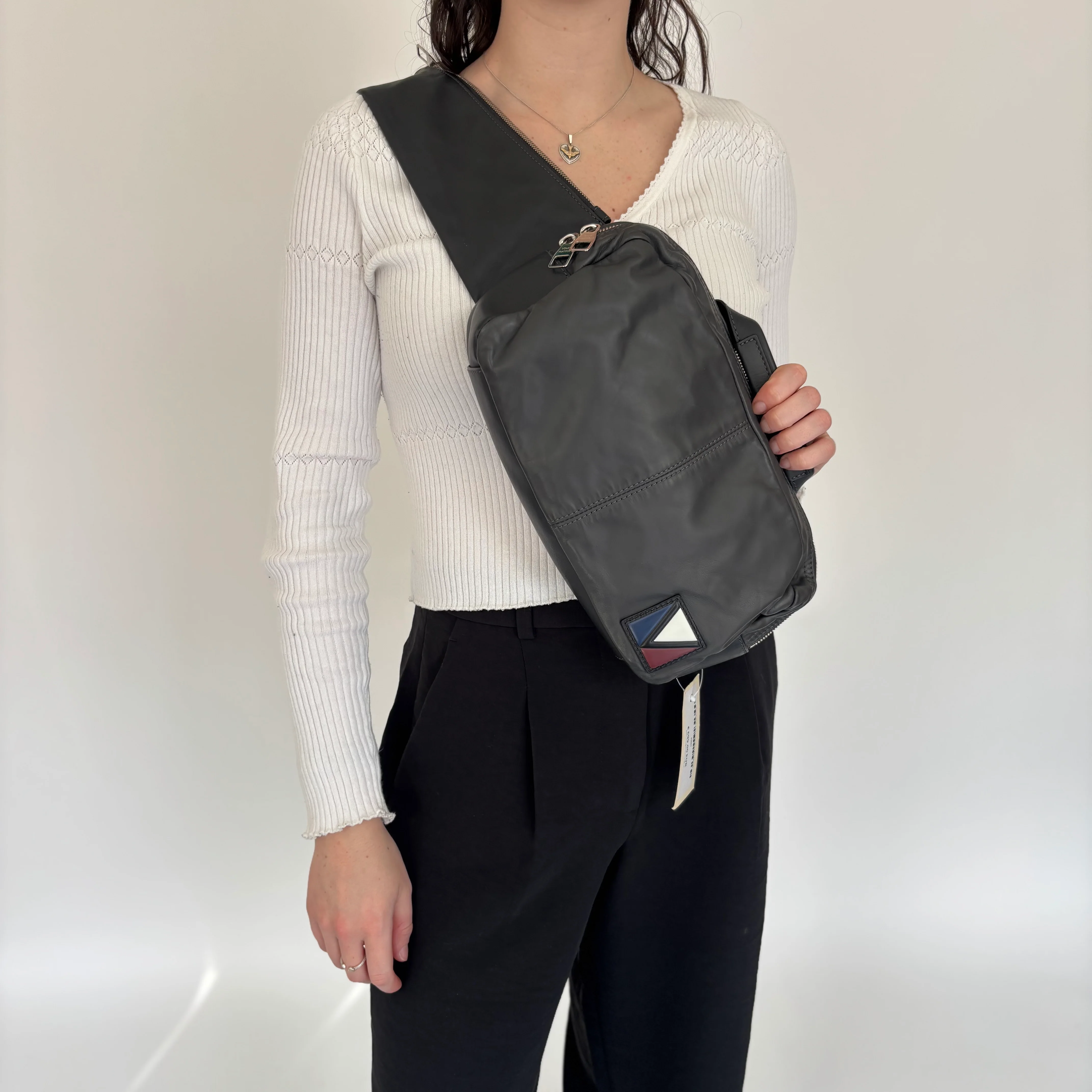 Louis Vuitton Fast V Line Waist Bag BA3105 - Image 2