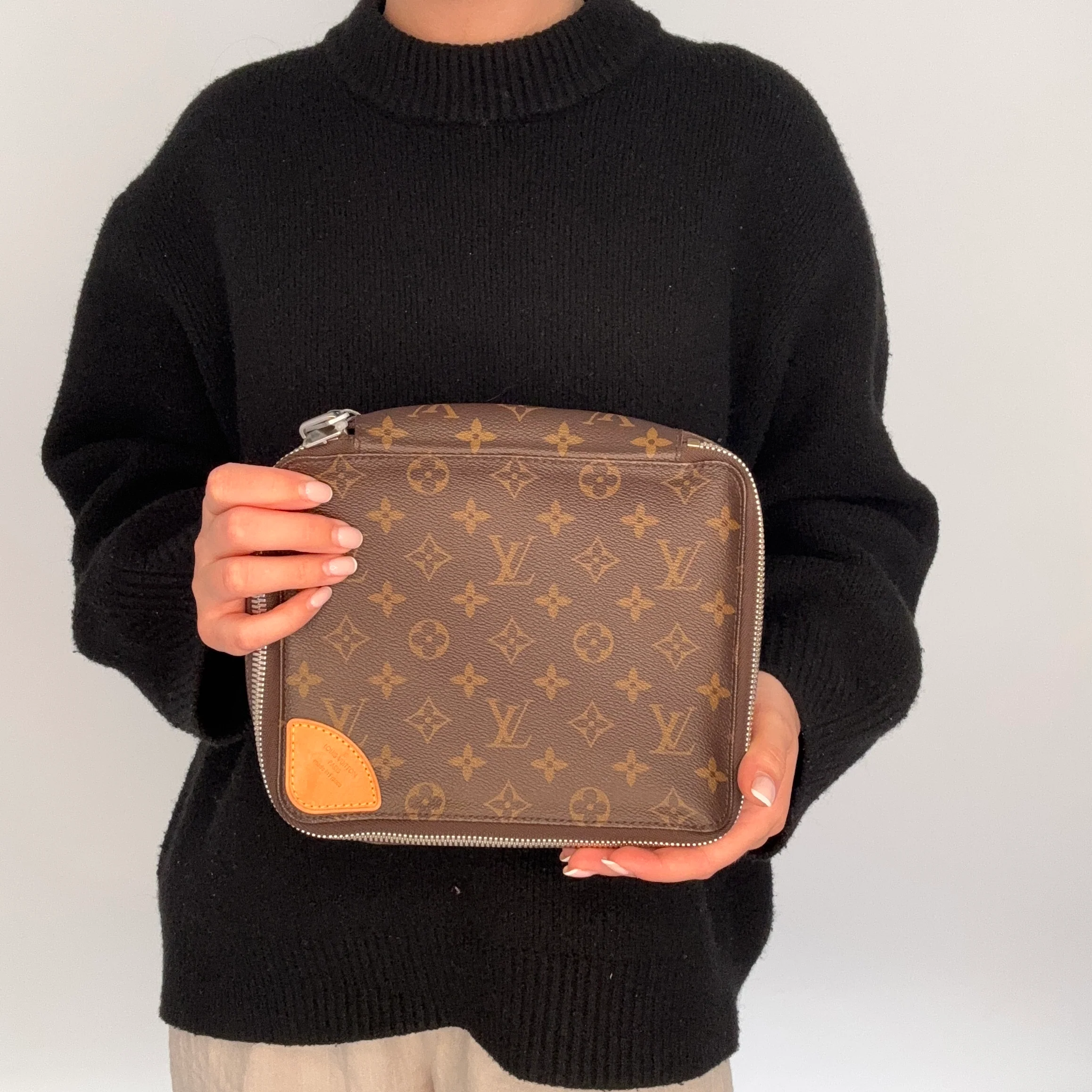 Louis Vuitton Horizon Accessoires Pouch Monogram SN2107 - 2017 - Image 2